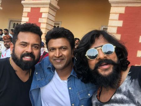 'ಯುವರತ್ನ' ಗ್ಯಾಂಗ್ ನಲ್ಲಿ ಮತ್ತೊಬ್ಬ ನಟ, ಅಪ್ಪುಗೆ ಅರು ವಿಲನ್?