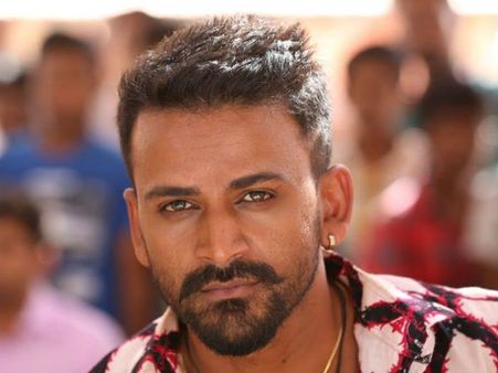 ಅವಾರ್ಡ್ ತಗೊಂಡು, ದರ್ಶನ್ ಸ್ಟೈಲ್ ನಲ್ಲಿ ಡೈಲಾಗ್ ಹೊಡೆದ ಧನಂಜಯ್