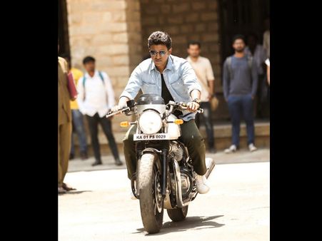 ವಿದ್ಯಾರ್ಥಿಯಾಗಿ ಕಾಲೇಜ್ ಗೆ ಹೊರಟ ಸ್ಟೈಲಿಶ್ ಸ್ಟಾರ್ ಪುನೀತ್