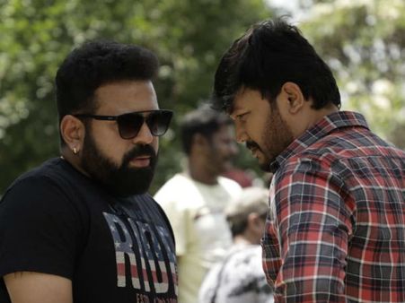 ಗೋಲ್ಡನ್ ಸ್ಟಾರ್ ಜೊತೆ 'ಯುವರತ್ನ' ನಿರ್ದೇಶಕ ಸಂತೋಷ್