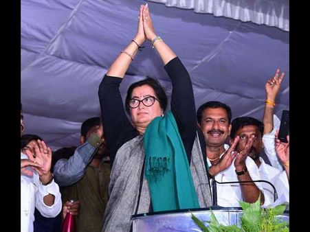 ರಾಜನಂತೆ ಮೆರೆದ ಅಂಬರೀಶ್ ಪತ್ನಿ ಸುಮಲತಾ ಎಷ್ಟು ಸಾಲ ಹೊಂದಿದ್ದಾರೆ ಗೊತ್ತಾ?