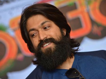 ಯಶ್ ಸಹಿ ಮಾಡಿರುವ ಟಿ ಶರ್ಟ್ ಬೇಕು ಅಂದ್ರೆ ಈ ಪ್ರಶ್ನೆಗೆ ಉತ್ತರಿಸಿ