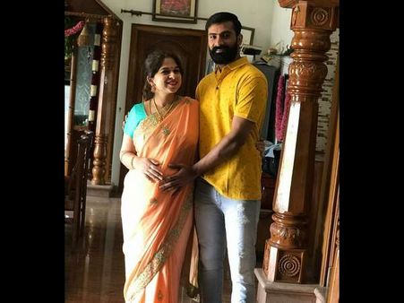 ಪ್ರೀತಿಯ ಮಡದಿ ಜೊತೆ ನಟ ಯೋಗಿ ಯುಗಾದಿ