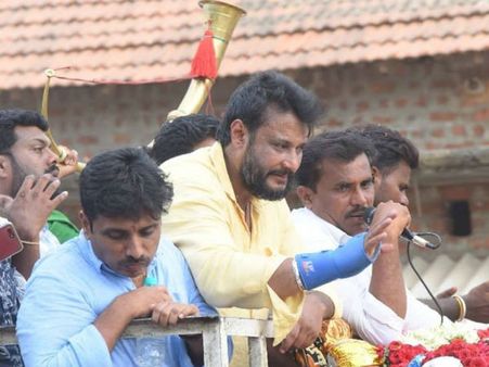 ಹಸುವಿನ ಹಾಲು ಕರೆದು 'ರೈತ' ಎಂದು ಸಾಬೀತು ಮಾಡಿದ ದರ್ಶನ್