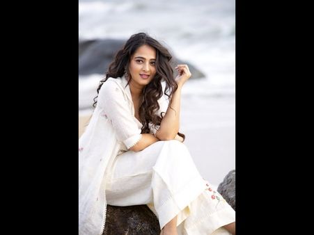 ಬಿಗ್ ಬಾಸ್ ರಿಯಾಲಿಟಿ ಶೋ ನಡೆಸಿಕೊಡಲಿದ್ದಾರೆ ಅನುಷ್ಕಾ ಶೆಟ್ಟಿ?