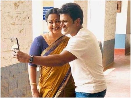 ರಾಧಿಕಾ ಶರತ್ ಕುಮಾರ್ ಜೊತೆ ಸೆಲ್ಫಿ ತೆಗೆದುಕೊಂಡ ಪುನೀತ್