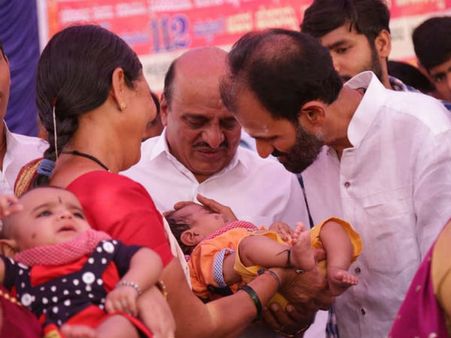 ಸಿದ್ಧಗಂಗಾ ಮಠಕ್ಕೆ ರಾಘಣ್ಣ ಭೇಟಿ: 112 ಮಕ್ಕಳಿಗೆ ಶಿವಕುಮಾರ ಶ್ರೀ ಹೆಸರು