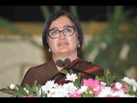 ಸುಮಲತಾ ಸ್ಪರ್ಧೆಯಿಂದ ಚಿತ್ರರಂಗ ಇಬ್ಭಾಗ ಆಯ್ತಾ.? ಅಂಬಿ ಪತ್ನಿ ಹೇಳಿದ್ದೇನು?