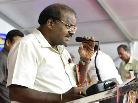 ಮಂಡ್ಯ ಪ್ರಚಾರದಲ್ಲಿ ವಿಷ್ಣು ಸ್ಮಾರಕ ಕೂಗು: ಅಭಿಮಾನಕ್ಕೆ ತಲೆಬಾಗಿದ ಸಿಎಂ