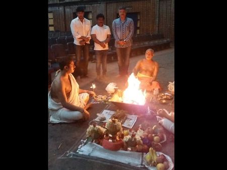 ಚಿತ್ರಮಂದಿರದಲ್ಲಿ ಹೋಮ ಮಾಡಿಸಿದ ನಟ ಜಗ್ಗೇಶ್