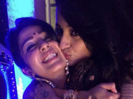 ನಟಿ ಚಾರ್ಮಿಗೆ ಸ್ಟಾರ್ ಹೀರೋಯಿನ್ ಮೇಲೆ ಲವ್ವು: ಮದ್ವೆ ಆಗೋಕೆ ರೆಡಿ ಅಂತೆ.!