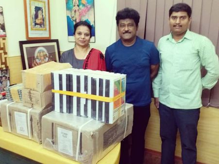 ಸರ್ಕಾರಿ ಶಾಲೆ ಮಕ್ಕಳಿಗೆ ಪುಸ್ತಕ ದಾನ ಮಾಡಿದ ಪರಿಮಳ ಜಗ್ಗೇಶ್