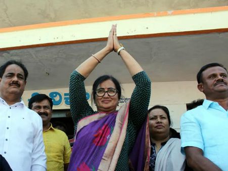 ಸುಮಲತಾ ವಿಜಯ : ರಾಗಿಣಿ, ಹರಿಪ್ರಿಯಾ ಶುಭಾಶಯ