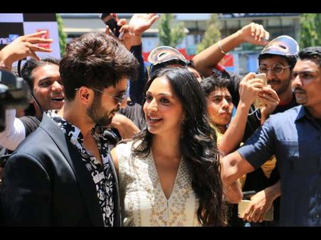 ಪದೇ ಪದೇ 'ಕಿಸ್' ಬಗ್ಗೆ ಪ್ರಶ್ನೆ ಕೇಳಿದ ರಿಪೋರ್ಟರ್ : ಶಾಹಿದ್ ಅಸಮಾಧಾನ