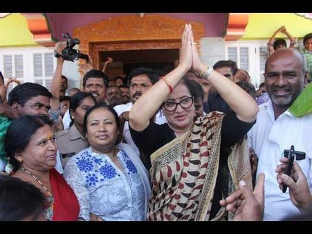 ಅಂಬಿ ಹುಟ್ಟುಹಬ್ಬಕ್ಕೆ ಸುಮಲತಾ ನೀಡಿದ ಒಲವಿನ ಉಡುಗೊರೆ