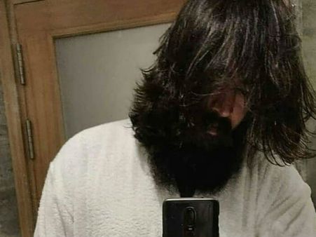 ''ಈ ಫೋಟೋ ನಂದಲ್ಲ'' ಅಂದ್ರು ರಾಕಿಂಗ್ ಸ್ಟಾರ್