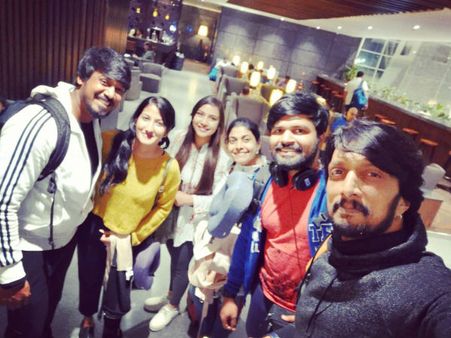 ದಂಪತಿ ಸಮೇತ ಲಂಡನ್ ಗೆ ಹಾರಿದ ಕಿಚ್ಚ ಸುದೀಪ್ ಮತ್ತು ಆಪ್ತರು