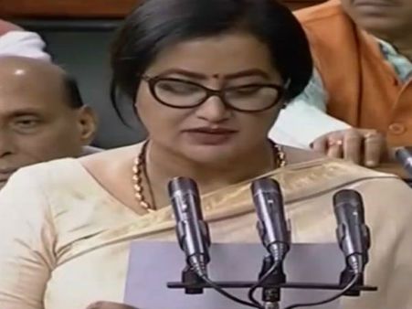 ದೇವರ ಹೆಸರಿನಲ್ಲಿ ಪ್ರಮಾಣ ವಚನ ಸ್ವೀಕರಿಸಿದ ಮಂಡ್ಯ ಸಂಸದೆ ಸುಮಲತಾ