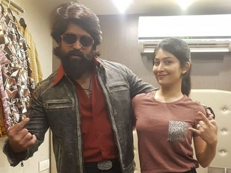 ಯಶ್ ಮೊಬೈಲ್ ನಂಬರ್ ಅನ್ನು ರಾಧಿಕಾ ಈ ಹೆಸರಲ್ಲಿ ಸೇವ್ ಮಾಡಿದ್ದಾರಂತೆ