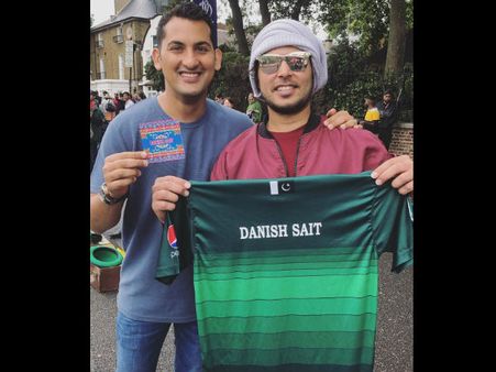 ಪಾಕಿಸ್ತಾನಿ ಅಭಿಮಾನಿಯಿಂದ ಗಿಫ್ಟ್ ಪಡೆದ ಡ್ಯಾನಿಶ್ ಸೇಠ್