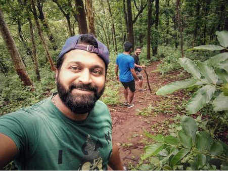 'ರುದ್ರಪ್ರಯಾಗ'ಕ್ಕಾಗಿ ಮಳೆಯನ್ನು ಲೆಕ್ಕಿಸದೆ ದಾಂಡೇಲಿ ಕಾಡಿಗೆ ಹೊರಟ ರಿಷಬ್ ಶೆಟ್ಟಿ