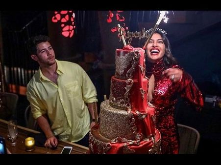 ಯಪ್ಪಾ.. ಪ್ರಿಯಾಂಕಾ ಚೋಪ್ರಾ ಬರ್ತ್ ಡೇ ಕೇಕ್ ಬೆಲೆ ಇಷ್ಟೊಂದಾ..