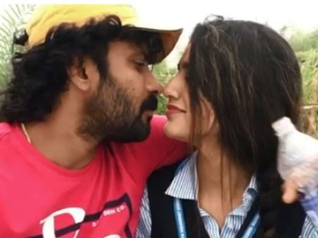 ಸಿನಿಮಾಟೋಗ್ರಫರ್ ಜೊತೆ ಪ್ರಿಯಾ ವಾರಿಯರ್ 'ಮುತ್ತಿನ ಆಟ'