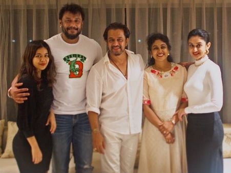 ಅರ್ಜುನ್ ಸರ್ಜಾ ಹುಟ್ಟುಹಬ್ಬದ ಸಂಭ್ರಮದಲ್ಲಿ ಚಾಲೆಂಜಿಂಗ್ ಸ್ಟಾರ್