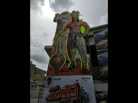 'ಕುರುಕ್ಷೇತ್ರ' ಕಟ್ ಔಟ್ ನಲ್ಲಿ ಸೀನಿಯರ್ ಮತ್ತು ಜೂನಿಯರ್