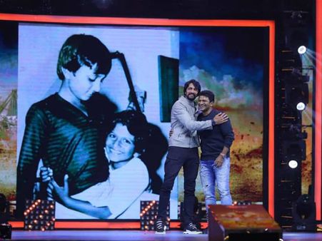 'ಪೈಲ್ವಾನ್' ವೇದಿಕೆಯಲ್ಲಿ ಕಿಚ್ಚನ 'ಅಪ್ಪು'ಗೆ: ಸುದೀಪ್ ಗಾಗಿ ಹಾಡಿದ ಪುನೀತ್