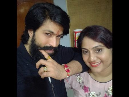 ರಾಕಿಭಾಯ್ ಗೆ 'ರಾಖಿ' ಕಟ್ಟಿ ಸಂಭ್ರಮಿಸಿದ ಸಹೋದರಿ