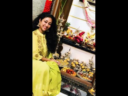 'ಕುರುಕ್ಷೇತ್ರ'ದೊಂದಿಗೆ ವರಮಹಾಲಕ್ಷ್ಮಿ ಹಬ್ಬ ಆಚರಿಸಿದ ವಿಜಯಲಕ್ಷ್ಮಿ ದರ್ಶನ್