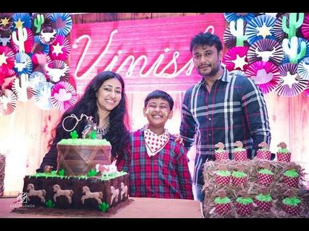 ಹೆಂಡತಿ, ಮಗನ ಜೊತೆಗೆ 'ಕುರುಕ್ಷೇತ್ರ' ವೀಕ್ಷಿಸಿದ ದರ್ಶನ್