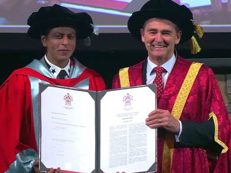 ಡಾಕ್ಟರೇಟ್ ಗೌರವ ಪಡೆದ ಬಾಲಿವುಡ್ ನಟ ಶಾರೂಖ್ ಖಾನ್