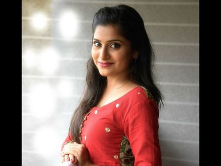 ಮುಂಬೈನಿಂದ ಬಂದಿದ್ದಾಳೆ ಕನ್ನಡತಿ ಕಾಜಲ್..!