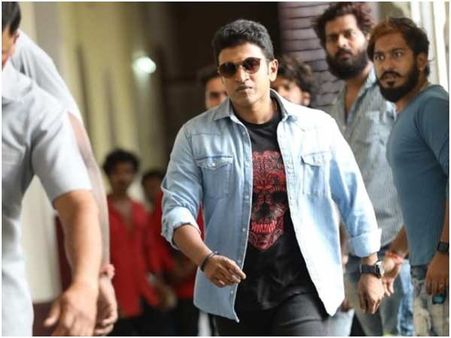 ಮೈಸೂರಿನಲ್ಲಿ 'ಯುವರತ್ನ' ಚಿತ್ರೀಕರಣದ ವೇಳೆ ಗಲಾಟೆ, ಫ್ಲೆಕ್ಸ್ ಬಿದ್ದು ಗಾಯ