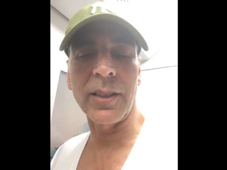 ಮೆಟ್ರೋದಲ್ಲಿ ಪ್ರಯಾಣಿಸಿದ ಅಕ್ಷಯ್ ಕುಮಾರ್: ಯಾರೂ ಕಂಡುಹಿಡಿದಿಲ್ಲ