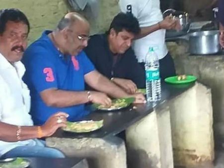 ಹಲಗೂರಿನ ಬೆಣ್ಣೆ ದೋಸೆ ಸವಿದ ಸೆಂಚುರಿ ಸ್ಟಾರ್ ಶಿವಣ್ಣ