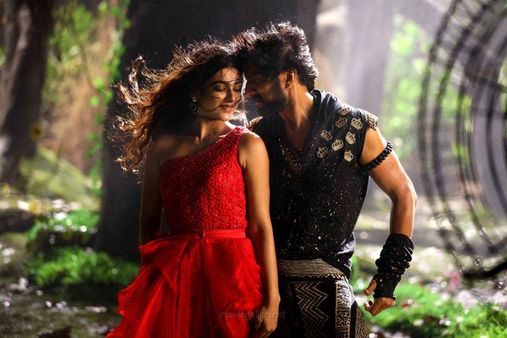 ಅಭಿಮಾನಿಗಳ ಜೊತೆ ಕುಳಿತು 'ಪೈಲ್ವಾನ್' ಸಿನಿಮಾ ವೀಕ್ಷಿಸಿದ ಸುದೀಪ್ ಪುತ್ರಿ