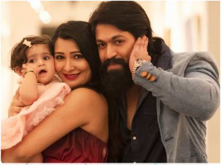 ಜೂನಿಯರ್ ರಾಕಿ ಆಗಮನ: ತಮಿಳುನಾಡಿನಲ್ಲಿ ಯಶ್ ಅಭಿಮಾನಿಗಳ ಸಂಭ್ರಮಾಚರಣೆ