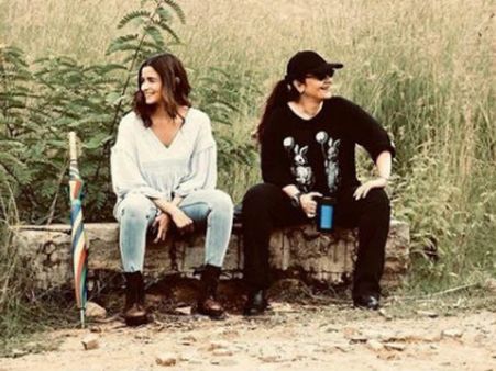 ಮೈಸೂರಿನ ರಸ್ತೆ ಬದಿಯಲ್ಲಿ ಕಾಣಿಸಿಕೊಂಡ ಆಲಿಯಾ ಭಟ್