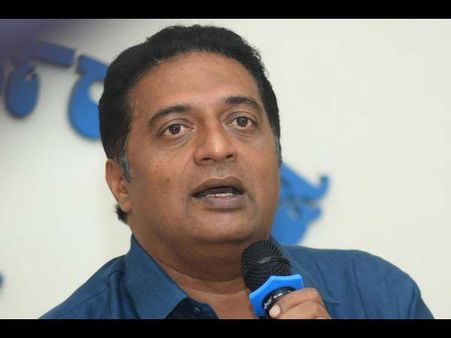 ಶ್ರೀರಾಮ, ಸೀತೆ, ಪೋರ್ನ್: ಸುಖಾಸುಮ್ಮನೆ ಹೊಸ ವಿವಾದ ಮೈಗೆಳೆದುಕೊಂಡ ಪ್ರಕಾಶ್ ರೈ