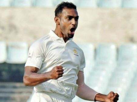 ಹ್ಯಾಟ್ರಿಕ್ ವಿಕೆಟ್ ಪಡೆದ ಕರ್ನಾಟಕ ಆಟಗಾರನಿಗೆ ಶುಭಕೋರಿದ ತಮಿಳು ನಟಿ