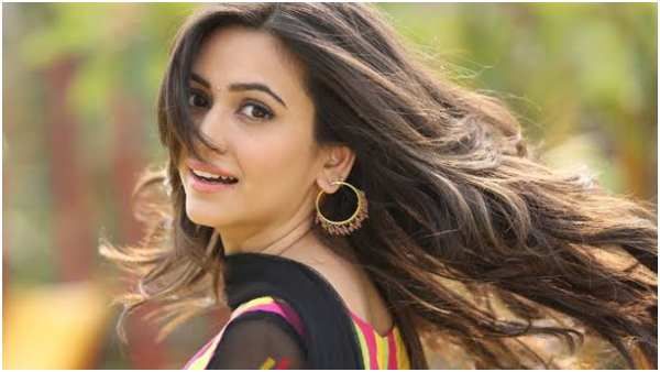 'ಪುಲ್ಕಿತ್ ಜೊತೆ ಡೇಟಿಂಗ್ ನಲ್ಲಿದ್ದೀನಿ' ಎಂದು ಬಹಿರಂಗ ಪಡಿಸಿದ 'ಗೂಗ್ಲಿ' ಸುಂದರಿ