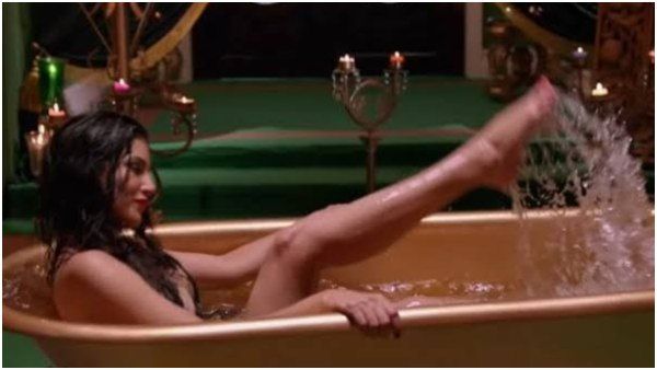 ದ್ರಾಕ್ಷಿ ತುಂಬಿದ ಬಾತ್ ಟಬ್ ನಲ್ಲಿ ಬೆತ್ತಲಾದ ಸನ್ನಿಲಿಯೋನ್ ವಿಡಿಯೋ ವೈರಲ್