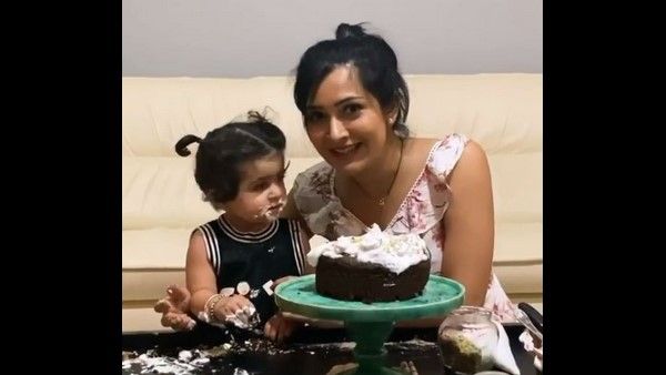 ಅಪ್ಪ ಯಶ್ ಗೆ ಬರ್ತಡೇ ಸರ್ಪ್ರೈಸ್: ಅಮ್ಮನೊಂದಿಗೆ ಕೇಕ್ ತಯಾರಿಸಿದ ಪುಟಾಣಿ ಆಯ್ರಾ