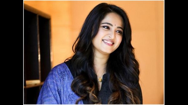 ಪ್ರತಿಬಾರಿ ಅನುಷ್ಕಾ ಶೆಟ್ಟಿ ಕಾಲಿಗೆ ಬೀಳ್ತಾರಂತೆ ಪುರಿ ಜಗನ್ನಾಥ್, ರವಿತೇಜ