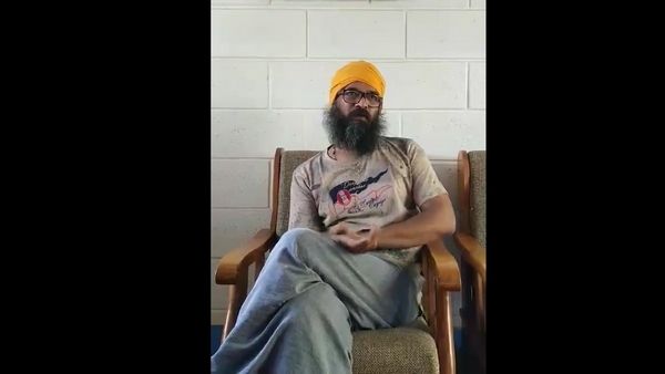 'ಸಾಯಲಿ ಕೊರೊನಾ ಸ್ವಲ್ಪ ಹೊತ್ತು ನಗೋಣ': ದಿನವೂ ನಗಿಸ್ತಿದ್ದಾರೆ 'ಮಠ' ಗುರುಪ್ರಸಾದ್