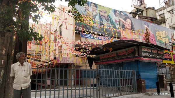 ಸಂಕಷ್ಟದಲ್ಲಿರುವವರಿಗೆ ಪಕ್ಕದ ಚಿತ್ರರಂಗದಲ್ಲಿ ಕೋಟಿ ಕೋಟಿ ನೆರವು: ನಮ್ಮ 'ಸ್ಟಾರ್'ಗಳೆಲ್ಲಿ?