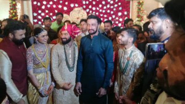 ಗೆಳೆಯ ಶ್ರೀರಾಮುಲು ಮಗಳ ಮದುವೆಯಲ್ಲಿ ಕಿಚ್ಚ ಸುದೀಪ್ ಮಿಂಚು